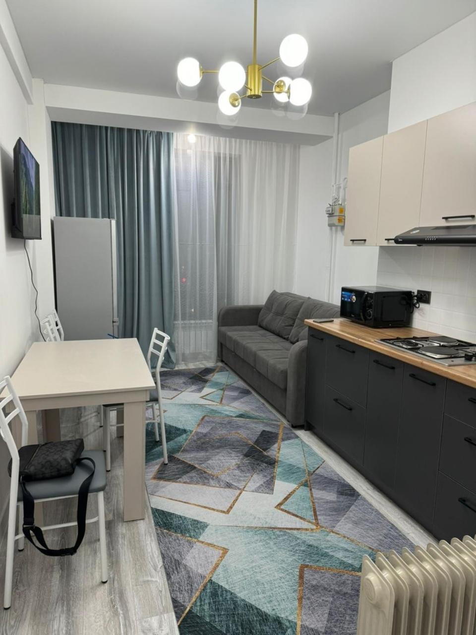 Evita Apartment Bishkek Ngoại thất bức ảnh